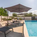Villa Miranda With Pool *