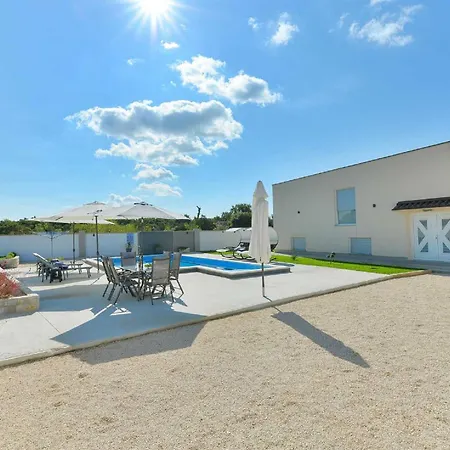 Miranda With Pool * 扎顿