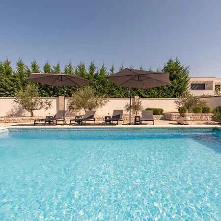 Miranda With Pool 别墅 *