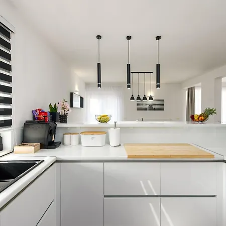 Miranda With Pool 别墅 *