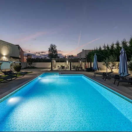 Vila Miranda With Pool *