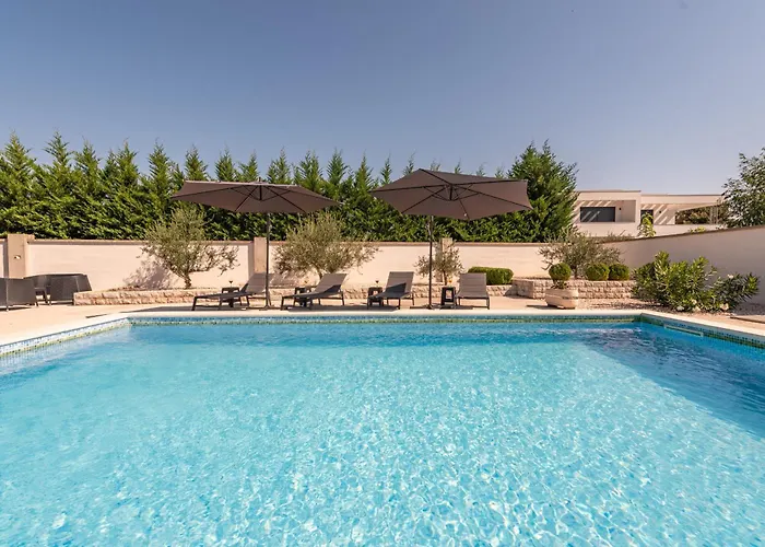 Miranda With Pool Villa *