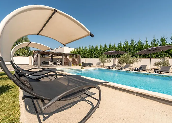 Villa Miranda With Pool *