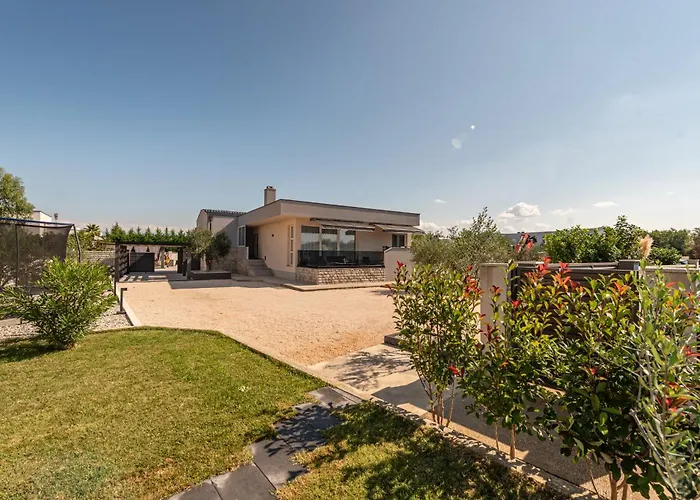 Villa Miranda With Pool