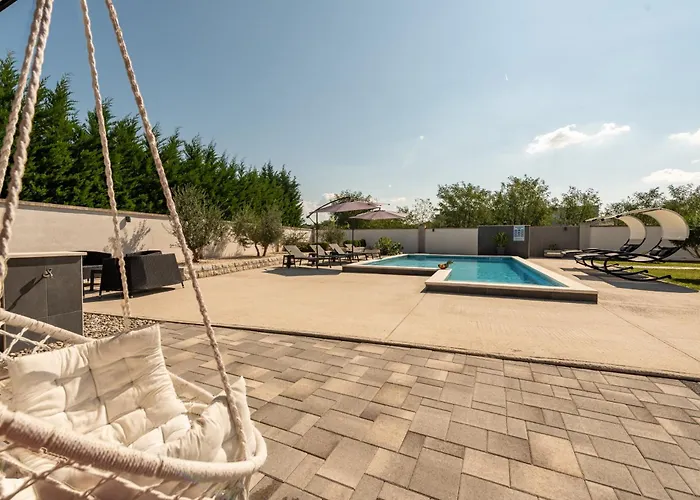 Villa Miranda With Pool