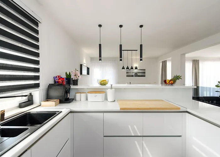 Miranda With Pool Villa *