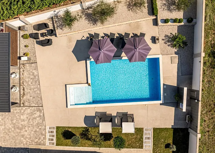 Villa Miranda With Pool