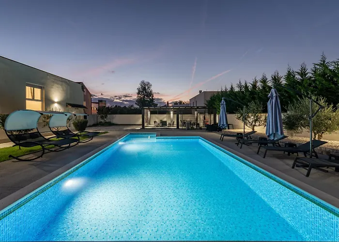 Villa Miranda With Pool *