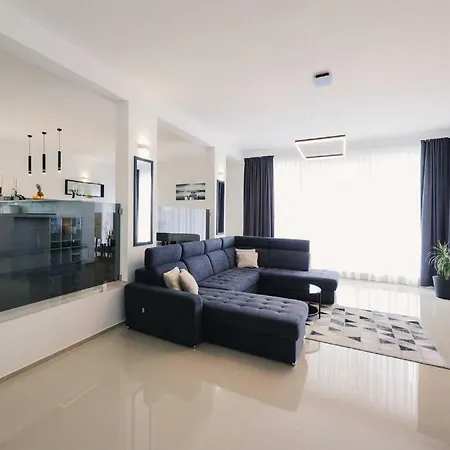 Villa Miranda With Pool *