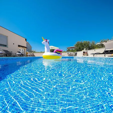 Miranda With Pool *