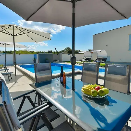 Villa Miranda With Pool
