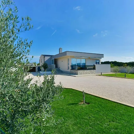 Villa Miranda With Pool