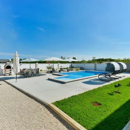Villa Miranda With Pool