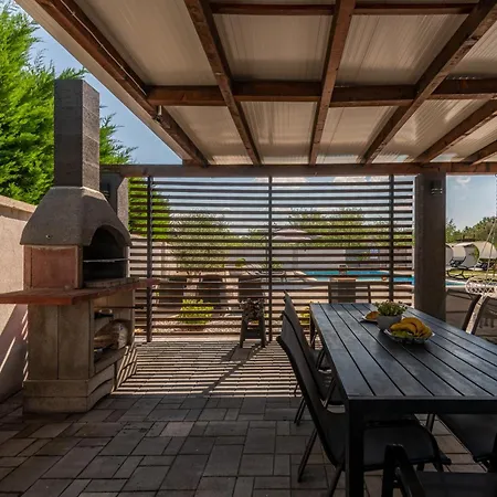 Villa Miranda With Pool