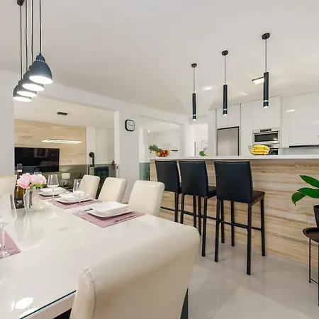 Miranda With Pool Villa *