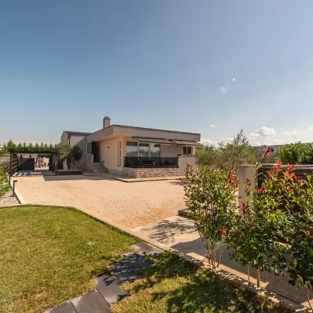 Villa Miranda With Pool