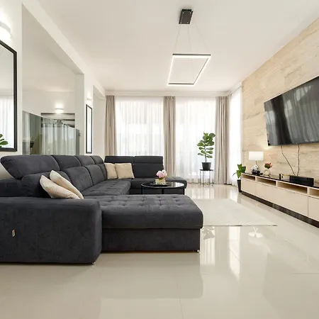 Villa Miranda With Pool *