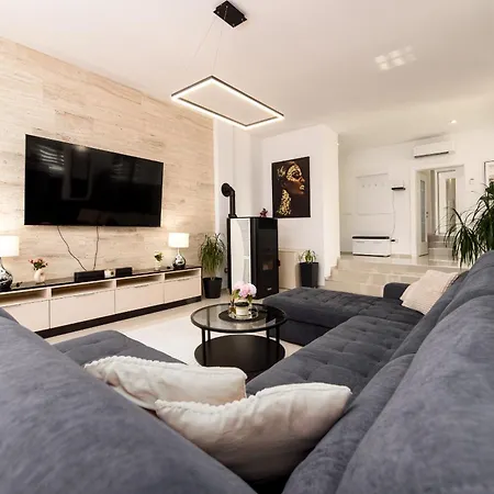 Miranda With Pool Villa *