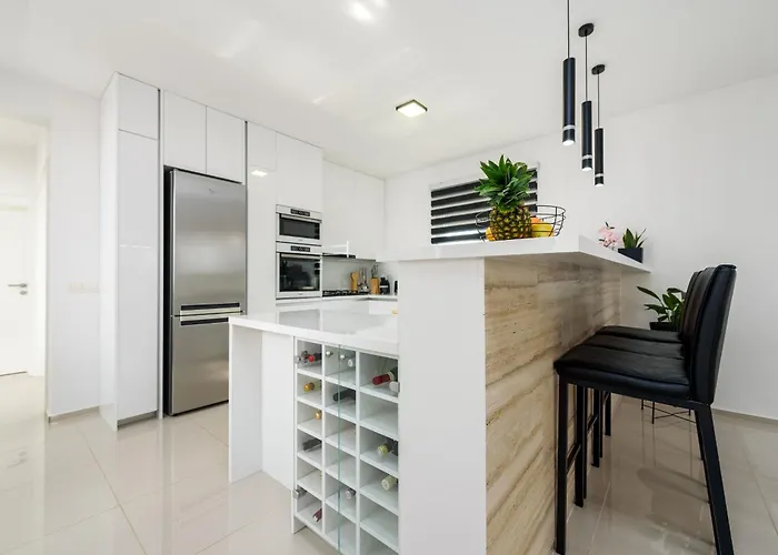 Villa Miranda With Pool *